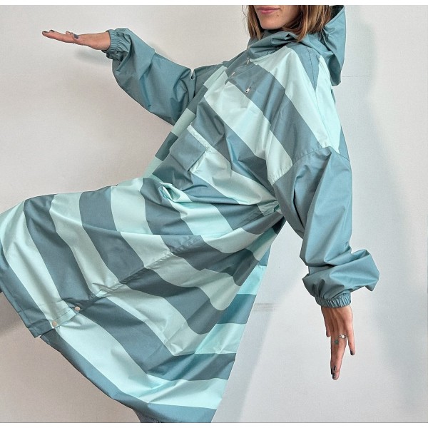 POULE PARTY - Ponchos adulte - Green stripes