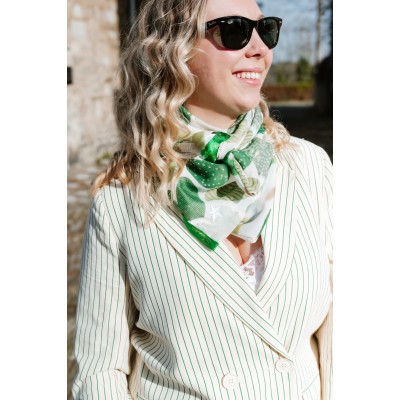 Shanna Foulard Minisha Aytos.