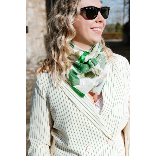 Shanna Foulard Minisha Aytos.