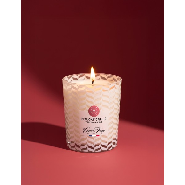 LES LUMIERES DU TEMPS Bougie 180 gr Nougat Grillé.