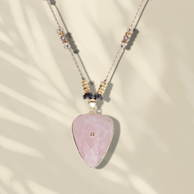 LOETMA Collier Sautoir Shardana Quartz rose.
