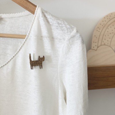 LES PETITES HIRONDELLES - Broche chat debout - Doré