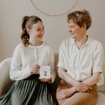 LES PETITES HIRONDELLES - Pin's cœur à partager - Doré