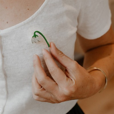 LES PETITES HIRONDELLES - Pins Muguet