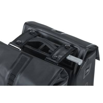 BASIL URBAN DRY DOUBLE BAG 50L BASIL URBAN DRY DOUBLE BAG 50L