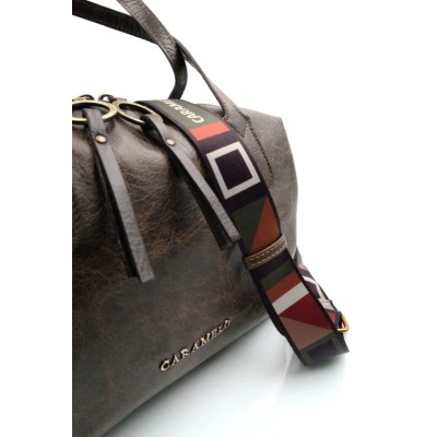Sac CARAMELO Piper en cuir marron avec bandoulière fantaisie