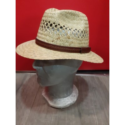 Chapeau de paille très aéré, garni d'un galon cuir marron Chapeau de paille très aéré, garni d'un galon cuir marron