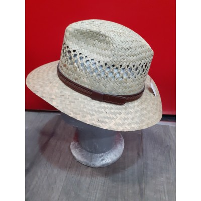 Chapeau de paille très aéré, garni d'un galon cuir marron Chapeau de paille très aéré, garni d'un galon cuir marron