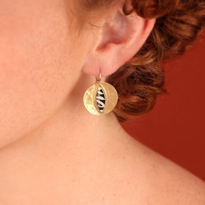 TARATATA bijoux Boucles d’oreilles Dormeuses Zebra. TARATATA bijoux Boucles d’oreilles Dormeuses Zebra.