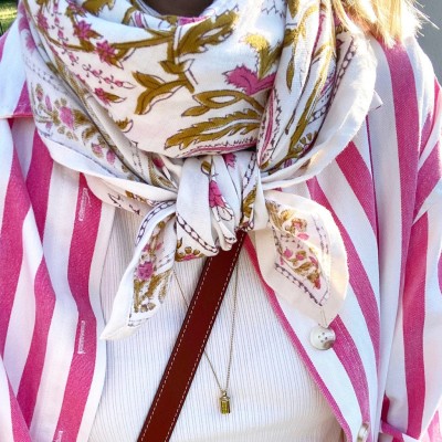 SO FAMILY Foulard Delhi Cerisier. SO FAMILY Foulard Delhi Cerisier.
