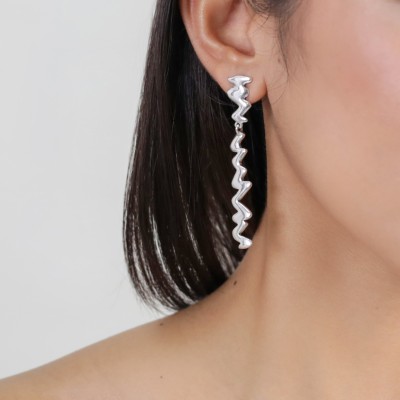 Boucles d'oreilles Longues Argentées. Boucles d'oreilles Longues Argentées.