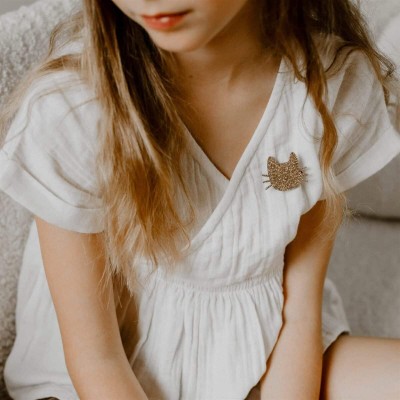 LES PETITES HIRONDELLES – Broche chat moustaches – Doré LES PETITES HIRONDELLES – Broche chat moustaches – Doré