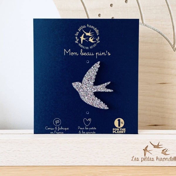 LES PETITES HIRONDELLES - Pin's Hirondelle - Multicolore