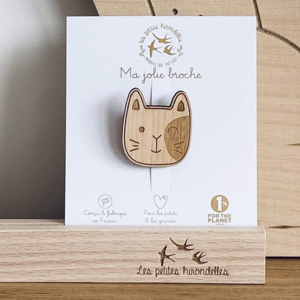 LES PETITES HIRONDELLES - Pin's Chat moustaches- Bois