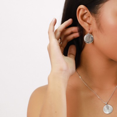 ORI TAO Boucles d’oreilles Dormeuses Rondes Manta. ORI TAO Boucles d’oreilles Dormeuses Rondes Manta.