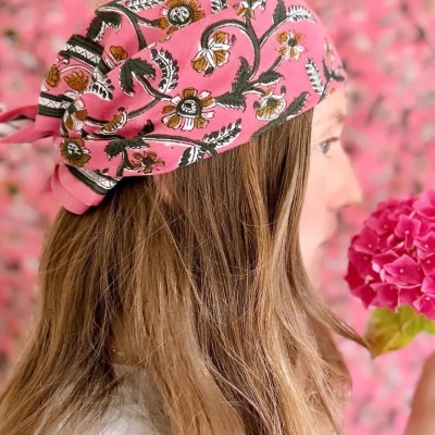 SO FAMILY Foulard Dheli Cerise. SO FAMILY Foulard Dheli Cerise.