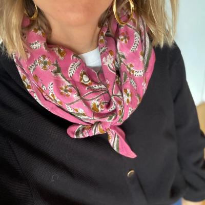 SO FAMILY Foulard Dheli Cerise. SO FAMILY Foulard Dheli Cerise.