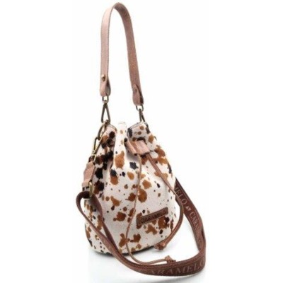 CARAMELO Sac bourse porté épaule. CARAMELO Sac bourse porté épaule.