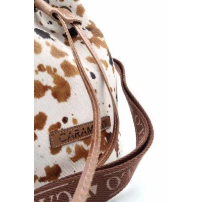 CARAMELO Sac bourse porté épaule. CARAMELO Sac bourse porté épaule.