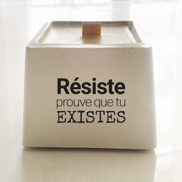 TOUT EST DIT Bougie Résiste.
