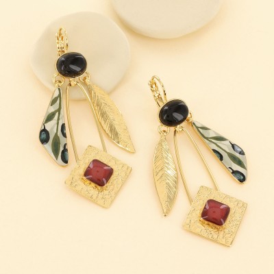 TARATATA bijoux Boucles Dormeuses Olive. TARATATA bijoux Boucles Dormeuses Olive.