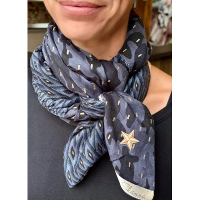 Shanna Foulard Minisha Menton. Shanna Foulard Minisha Menton.