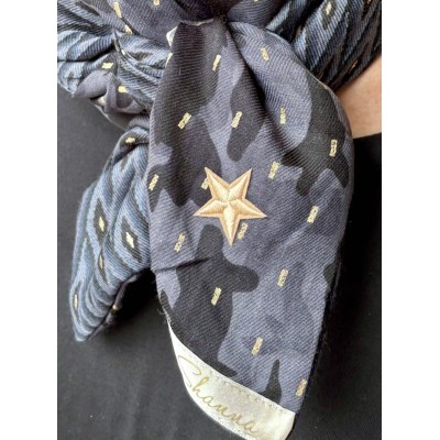 Shanna Foulard Minisha Menton. Shanna Foulard Minisha Menton.