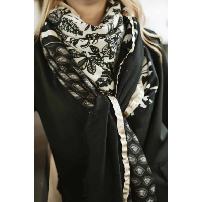 Shanna Foulard Carré Valentine. Shanna Foulard Carré Valentine.