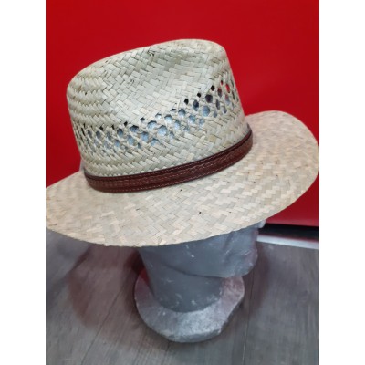 Chapeau de paille très aéré, garni d'un galon cuir marron