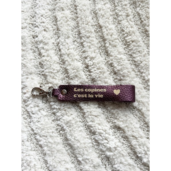 LA CARTABLIERE Porte-Clés Message Les Copines c’est la vie en Cuir Métallisé Améthyste.