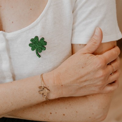 LES PETITES HIRONDELLES - Pin's Trèfle - Vert