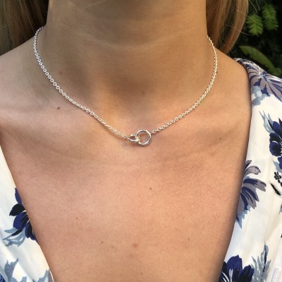 Collier 2 anneaux entrelacés  en argent massif 925/1000.