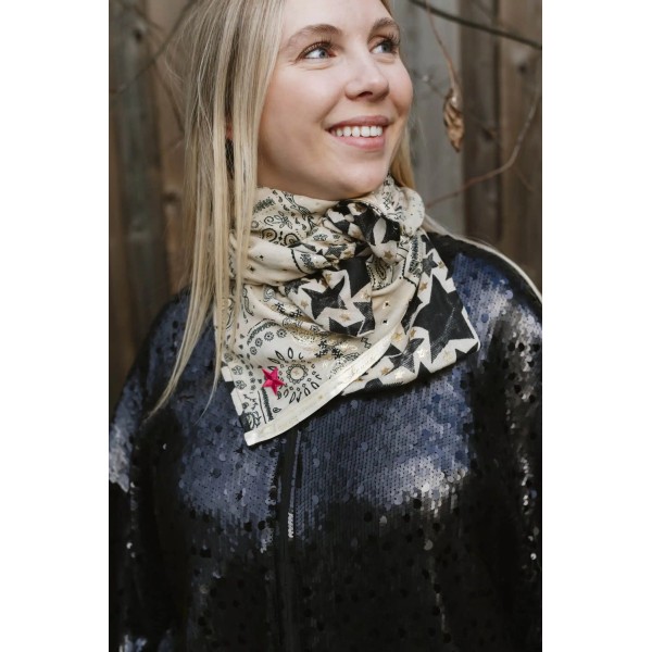 Shanna Foulard Minisha Malia.