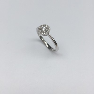 Bague Solitaire en or gris .
