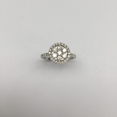 Bague or gris ronde pavee de diamants . Bague or gris ronde pavee de diamants .