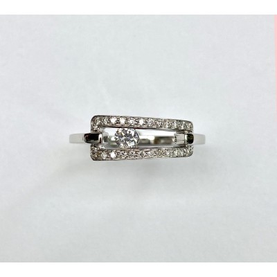 BAGUE RECTANGULAIRE EN OR GRIS SERTIE DE DIAMANTS BAGUE RECTANGULAIRE EN OR GRIS SERTIE DE DIAMANTS