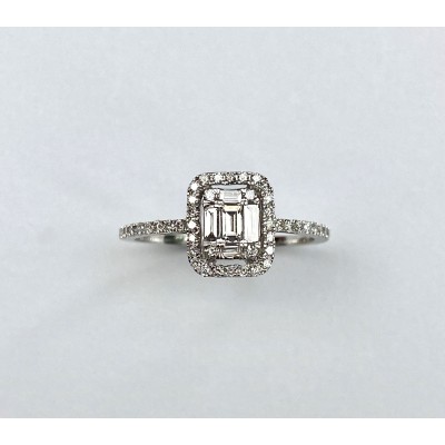 BAGUE EN OR GRIS TAILLE EMERAUDE SERTIE DE DIAMANTS BAGUE EN OR GRIS TAILLE EMERAUDE SERTIE DE DIAMANTS